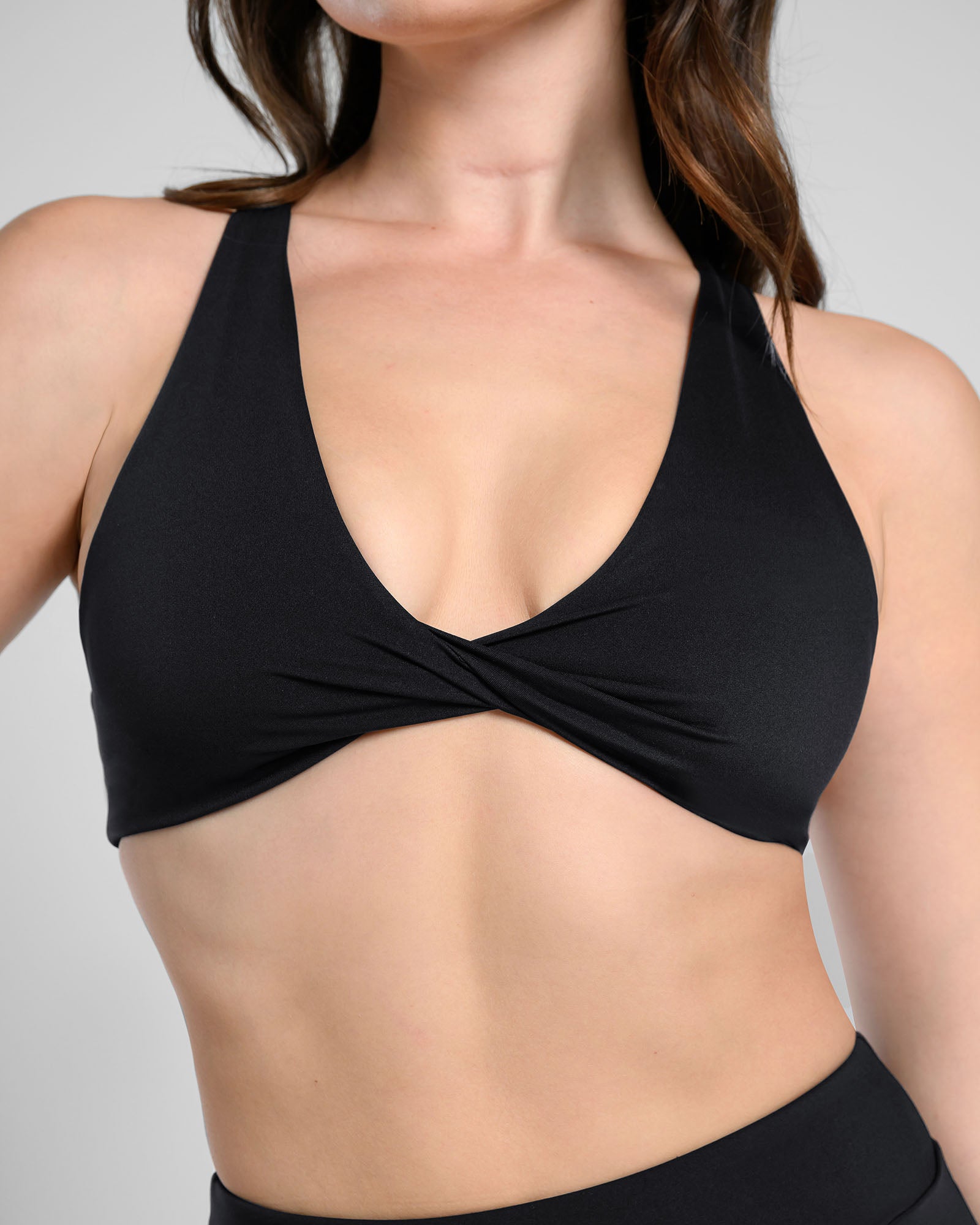 Move Free Twist Bust Sports Bra - Cosmolle